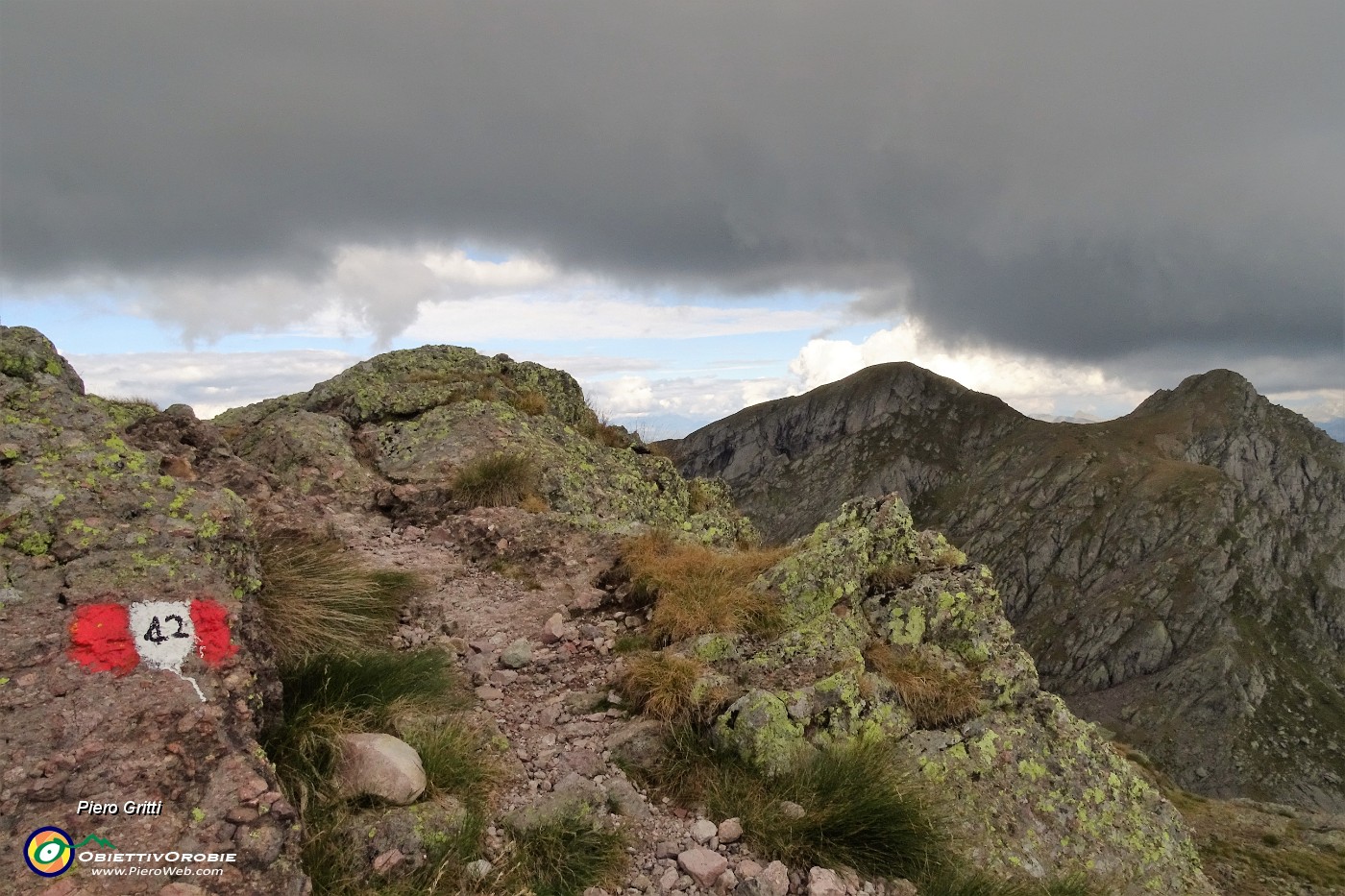 98 Vista verso il Pizzo Paradiso (a dx).JPG